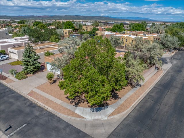 7401 Saratoga Lane, Santa Fe, NM 87507