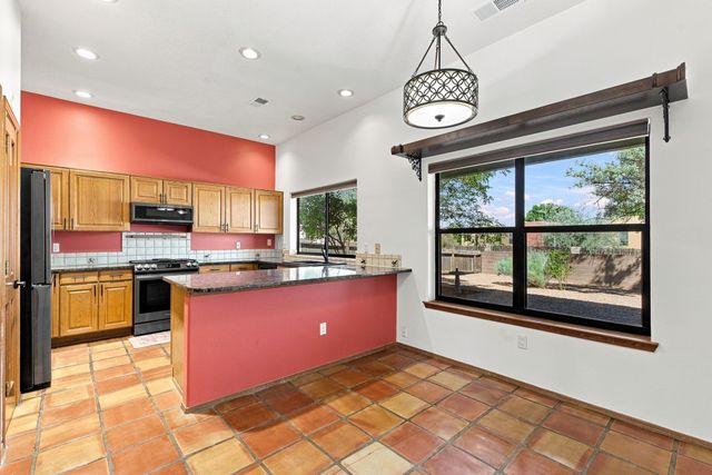 7401 Saratoga Lane, Santa Fe, NM 87507