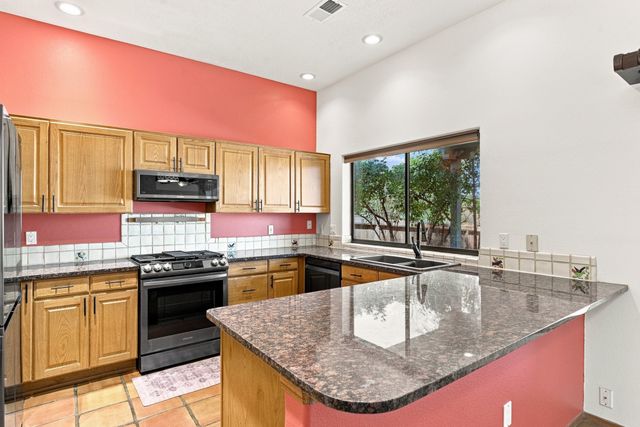 7401 Saratoga Lane, Santa Fe, NM 87507