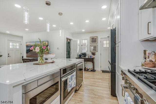 75 High St, Newton Town, NJ 07860
