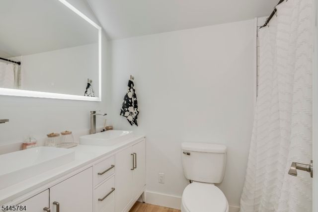 75 High St, Newton Town, NJ 07860