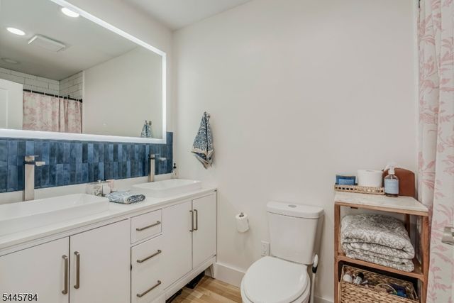 75 High St, Newton Town, NJ 07860