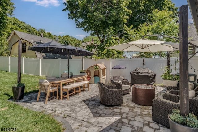 75 High St, Newton Town, NJ 07860