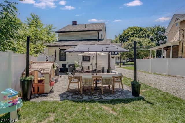 75 High St, Newton Town, NJ 07860