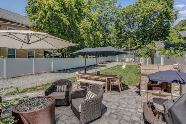 75 High St, Newton Town, NJ 07860