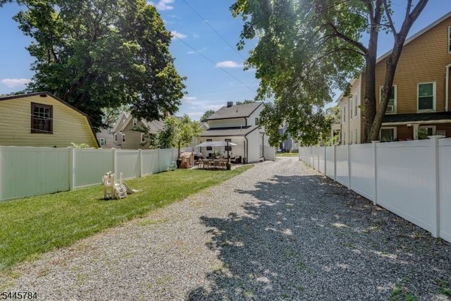 75 High St, Newton Town, NJ 07860