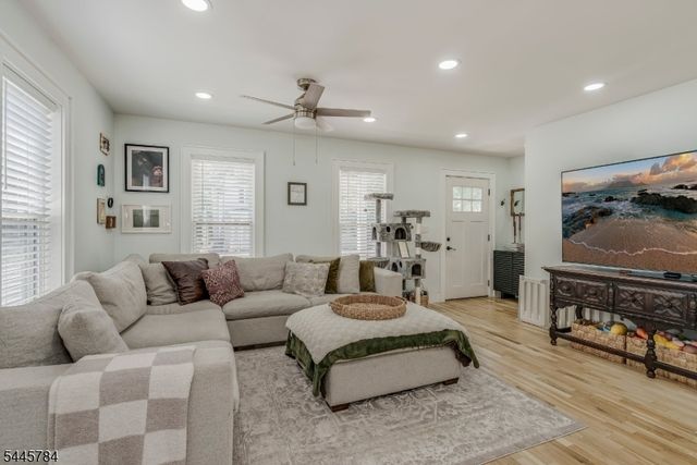 75 High St, Newton Town, NJ 07860