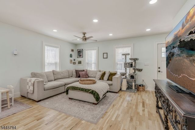 75 High St, Newton Town, NJ 07860