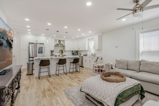 75 High St, Newton Town, NJ 07860