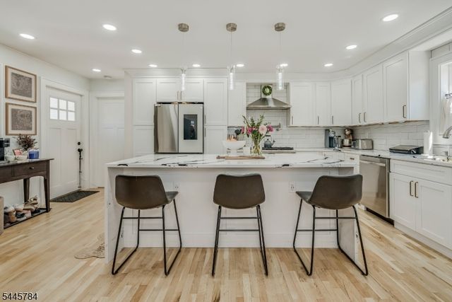 75 High St, Newton Town, NJ 07860