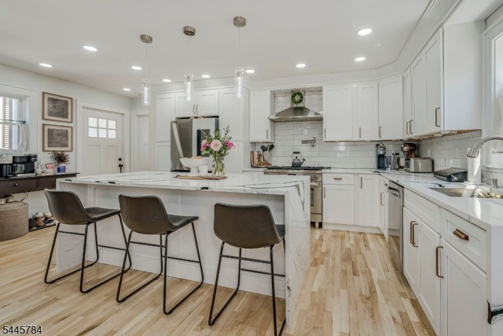 75 High St, Newton Town, NJ 07860