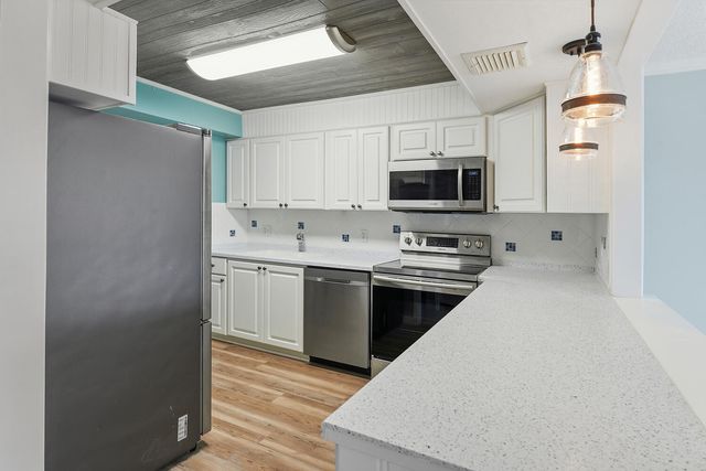 3100 SE Pruitt Rd Apt H104, Port St Lucie, FL 34952