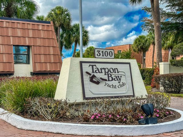 3100 SE Pruitt Rd Apt H104, Port St Lucie, FL 34952