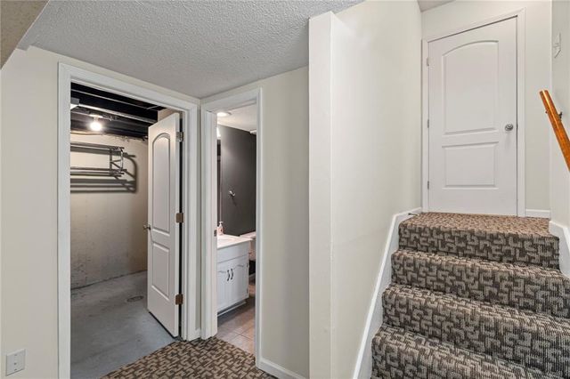 8709 N Hull Avenue, Kansas City, MO 64154