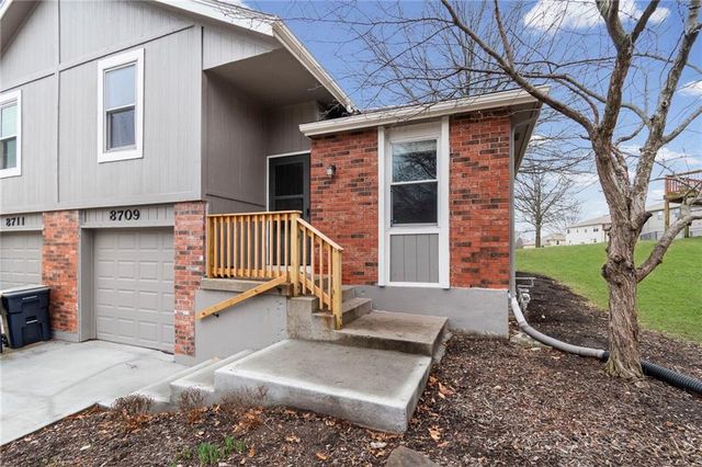 8709 N Hull Avenue, Kansas City, MO 64154