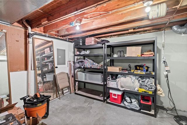 8709 N Hull Avenue, Kansas City, MO 64154