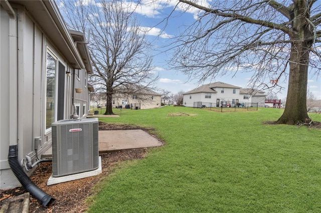 8709 N Hull Avenue, Kansas City, MO 64154
