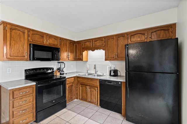 8709 N Hull Avenue, Kansas City, MO 64154