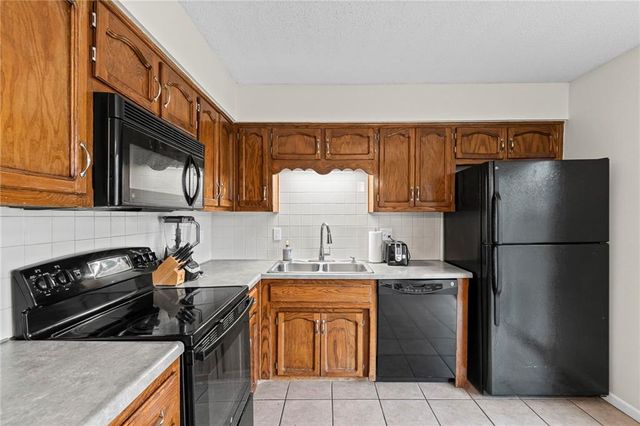 8709 N Hull Avenue, Kansas City, MO 64154
