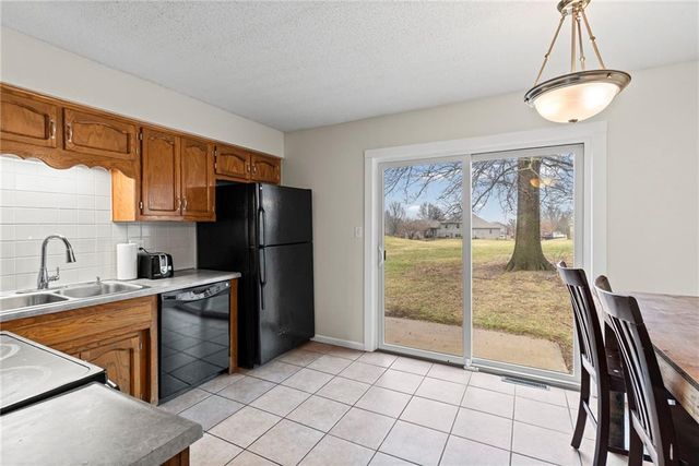 8709 N Hull Avenue, Kansas City, MO 64154