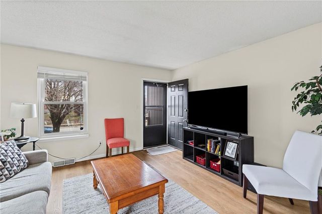8709 N Hull Avenue, Kansas City, MO 64154