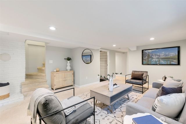 1703 NE 91st Street, Seattle, WA 98115