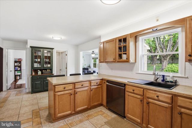 237 DELP RD, Lancaster, PA 17601