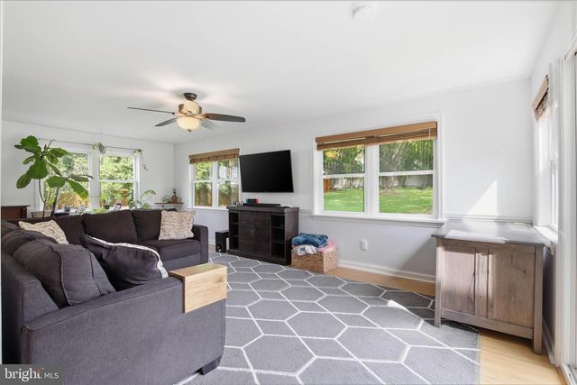 237 DELP RD, Lancaster, PA 17601