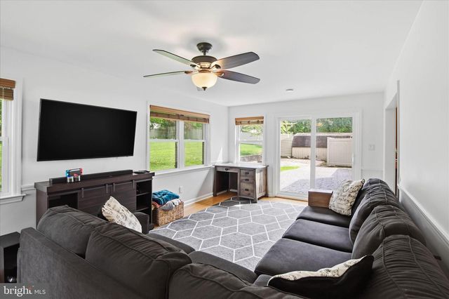 237 DELP RD, Lancaster, PA 17601