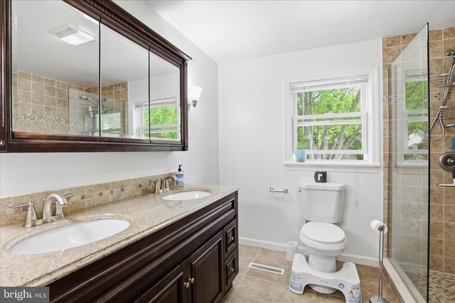 237 DELP RD, Lancaster, PA 17601