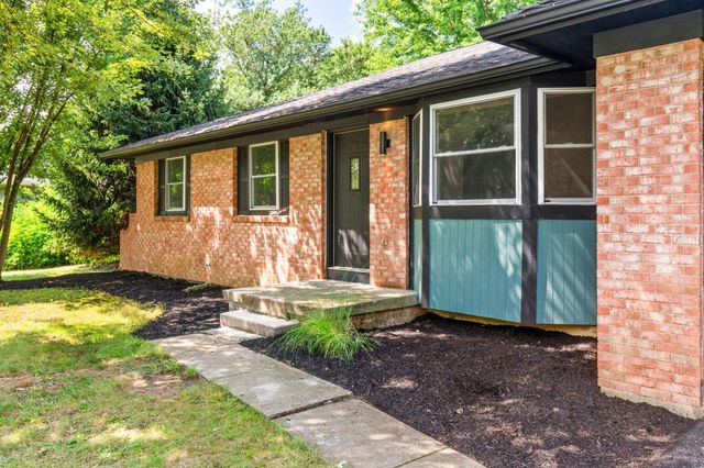 69 Ridgewood Drive SW, Pataskala, OH 43062