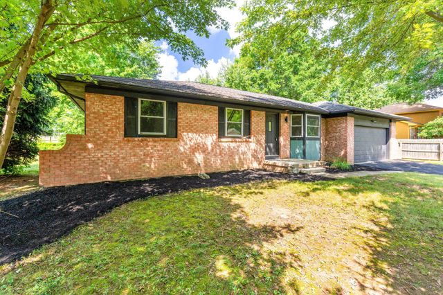 69 Ridgewood Drive SW, Pataskala, OH 43062