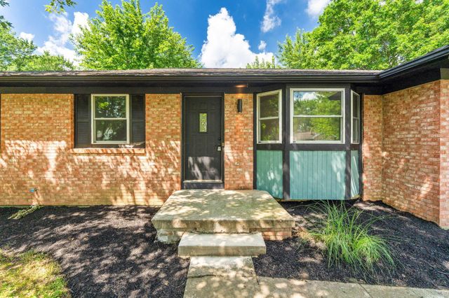 69 Ridgewood Drive SW, Pataskala, OH 43062