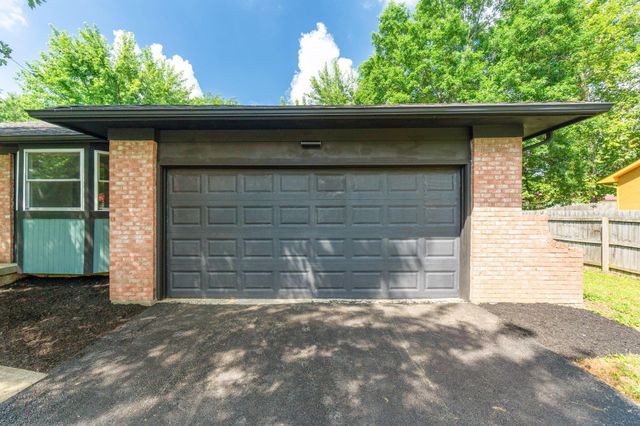 69 Ridgewood Drive SW, Pataskala, OH 43062