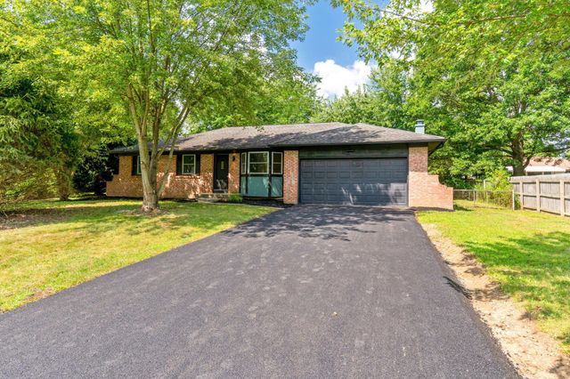 69 Ridgewood Drive SW, Pataskala, OH 43062