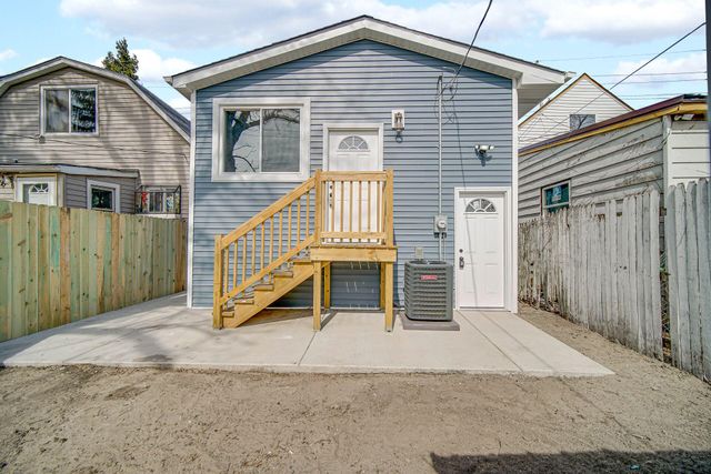 724 Willow Court, Hammond, IN 46320