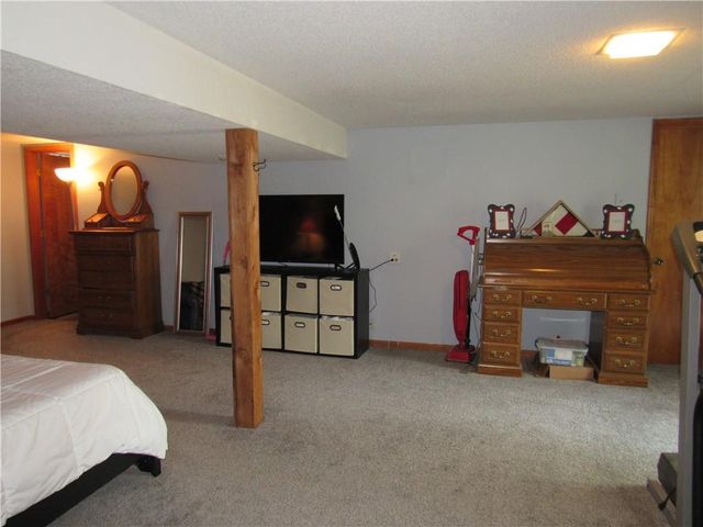 2408 Ridgewood Road, Harrisonville, MO 64701
