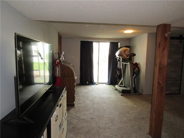 2408 Ridgewood Road, Harrisonville, MO 64701
