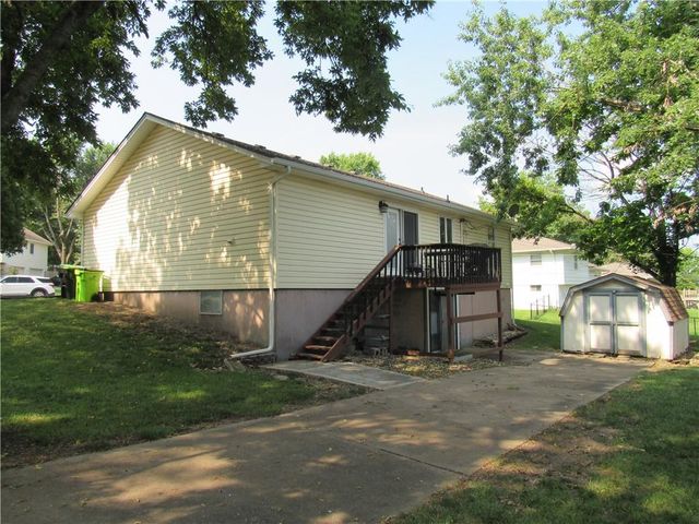 2408 Ridgewood Road, Harrisonville, MO 64701
