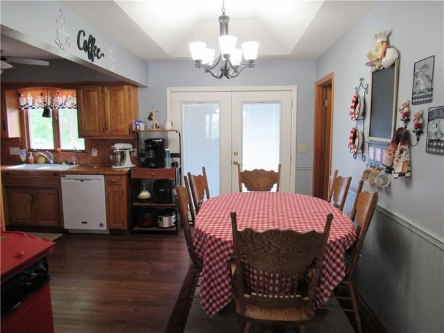 2408 Ridgewood Road, Harrisonville, MO 64701