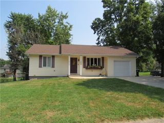 2408 Ridgewood Road, Harrisonville, MO 64701