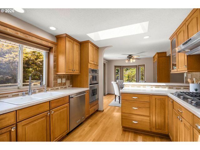 1203 BEXHILL St, West Linn, OR 97068
