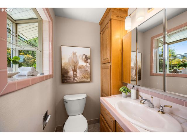 1203 BEXHILL St, West Linn, OR 97068