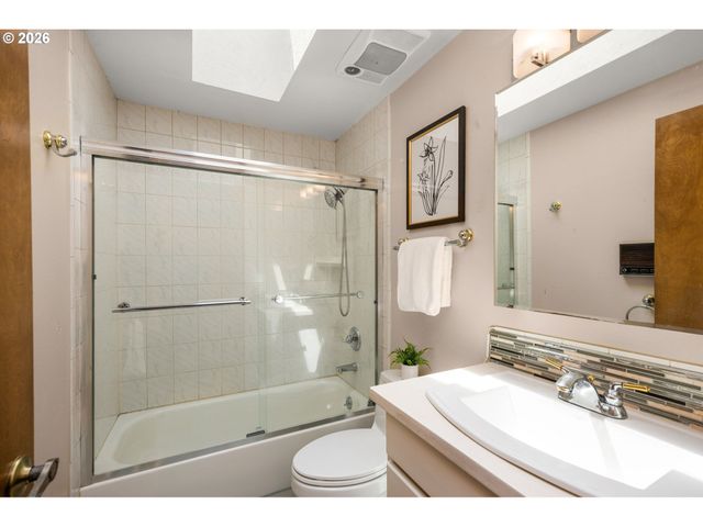 1203 BEXHILL St, West Linn, OR 97068