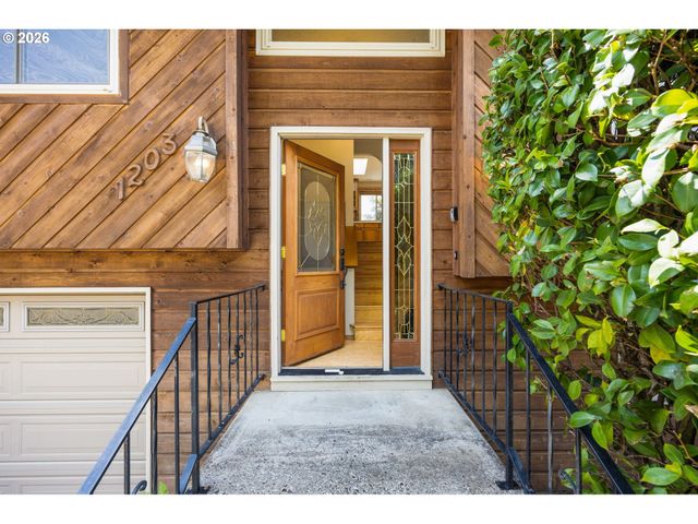 1203 BEXHILL St, West Linn, OR 97068