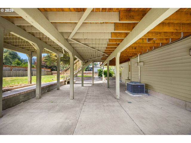 1203 BEXHILL St, West Linn, OR 97068