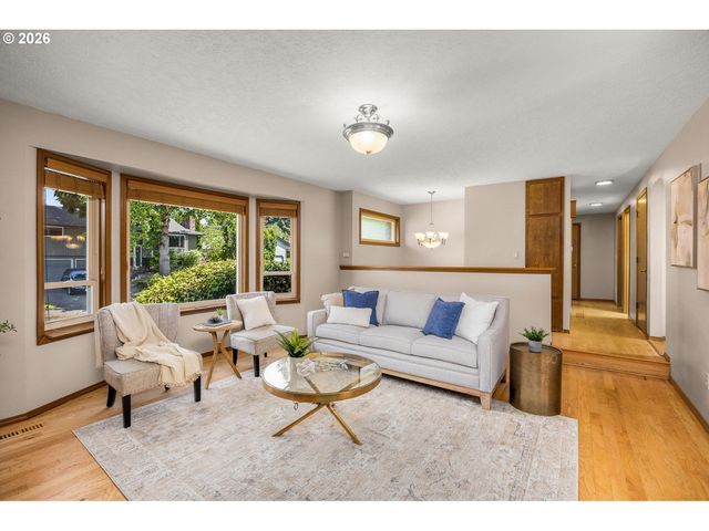 1203 BEXHILL St, West Linn, OR 97068