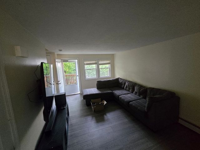 157-159 Third 3, Leominster, MA 01453