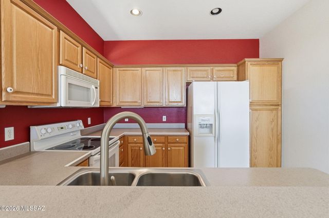 2062 W Vista Ridge Drive, Green Valley, AZ 85622