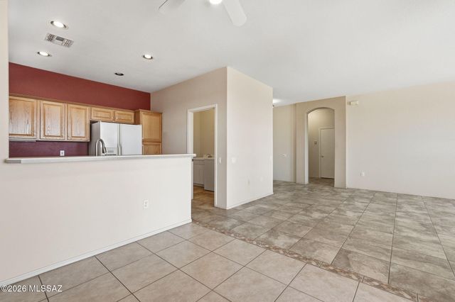 2062 W Vista Ridge Drive, Green Valley, AZ 85622